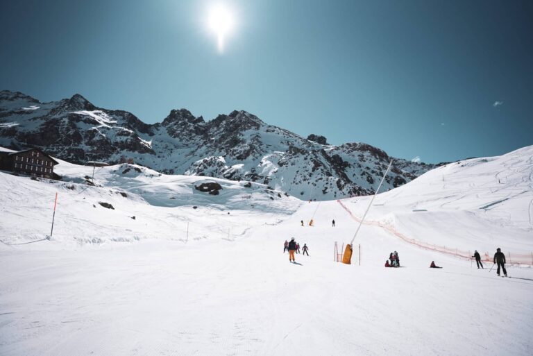Ga op georganiseerde skireis inclusief bus skipas en verblijf