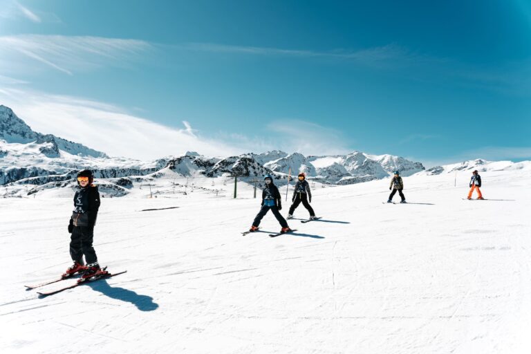 Met onze georganiseerde skivakanties geniet je zorgeloos families