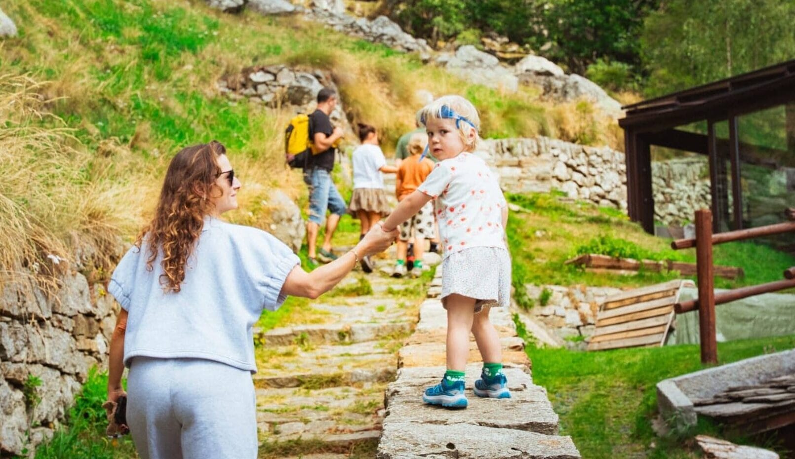 hike family aosta